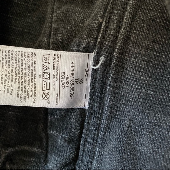 Gap icon denim Jacket in black - size extra small - in good pre-owned condition - Picture 7 of 7